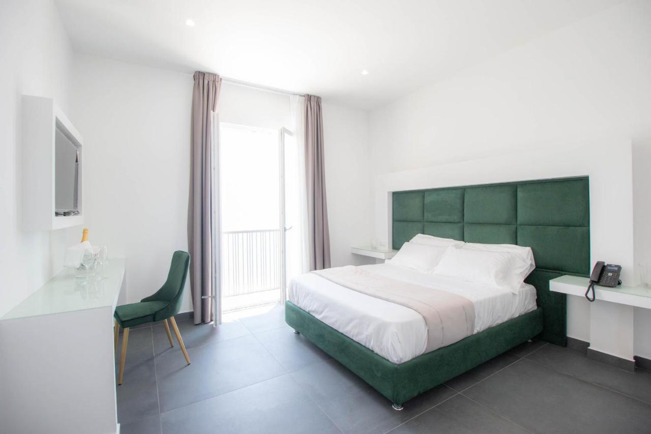 Grand Hotel Serapide ปอซซุออลี ภายนอก รูปภาพ