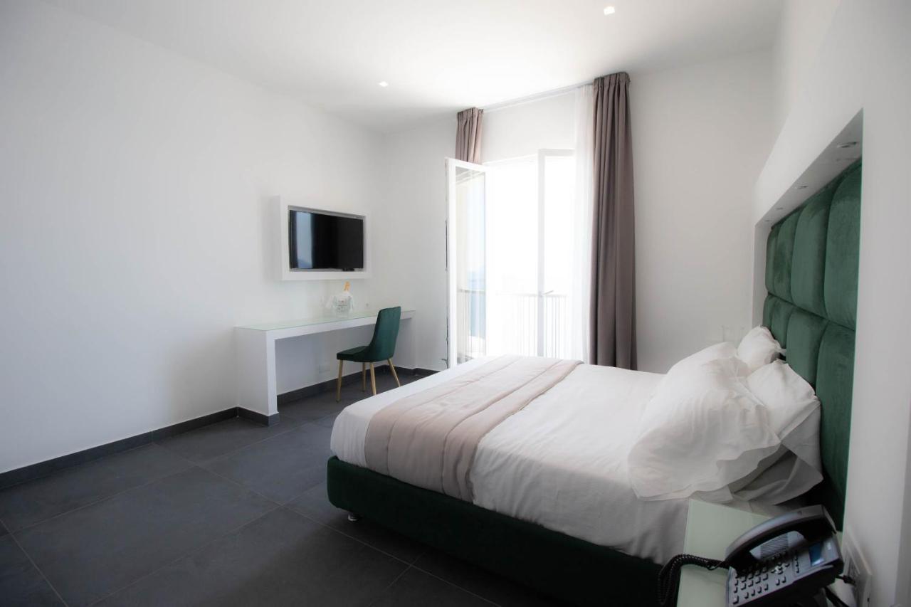Grand Hotel Serapide ปอซซุออลี ภายนอก รูปภาพ