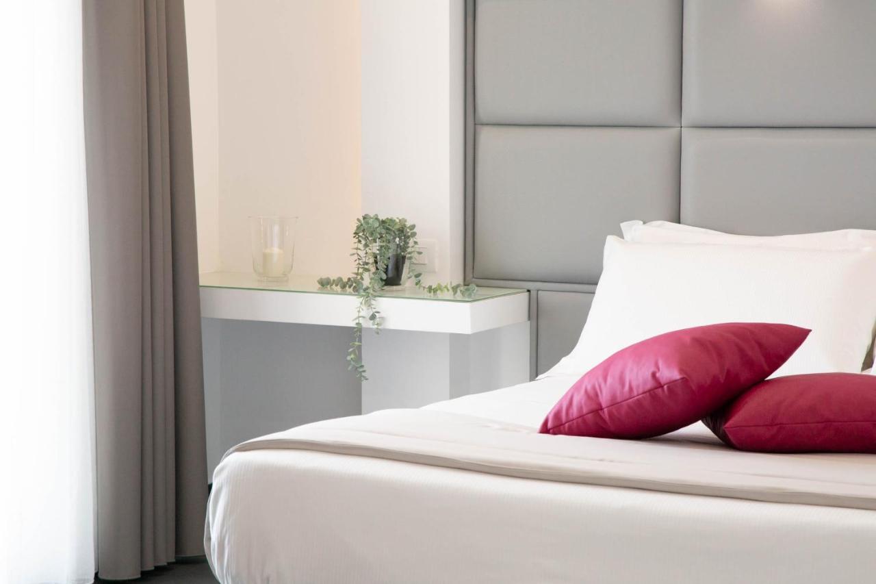 Grand Hotel Serapide ปอซซุออลี ภายนอก รูปภาพ