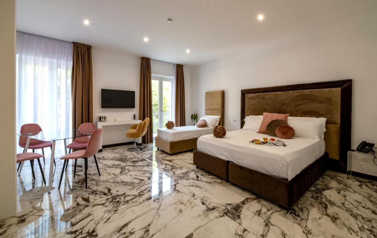 Grand Hotel Serapide ปอซซุออลี ภายนอก รูปภาพ