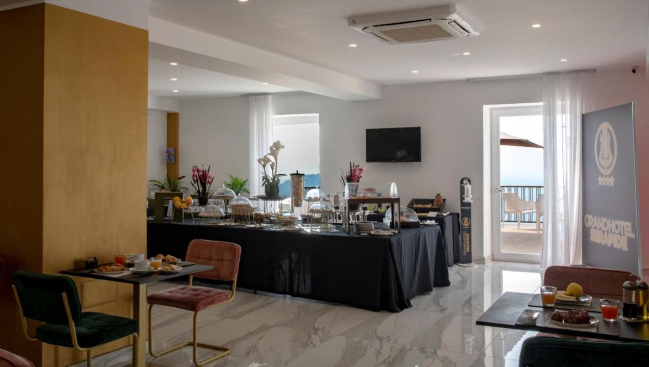 Grand Hotel Serapide ปอซซุออลี ภายนอก รูปภาพ