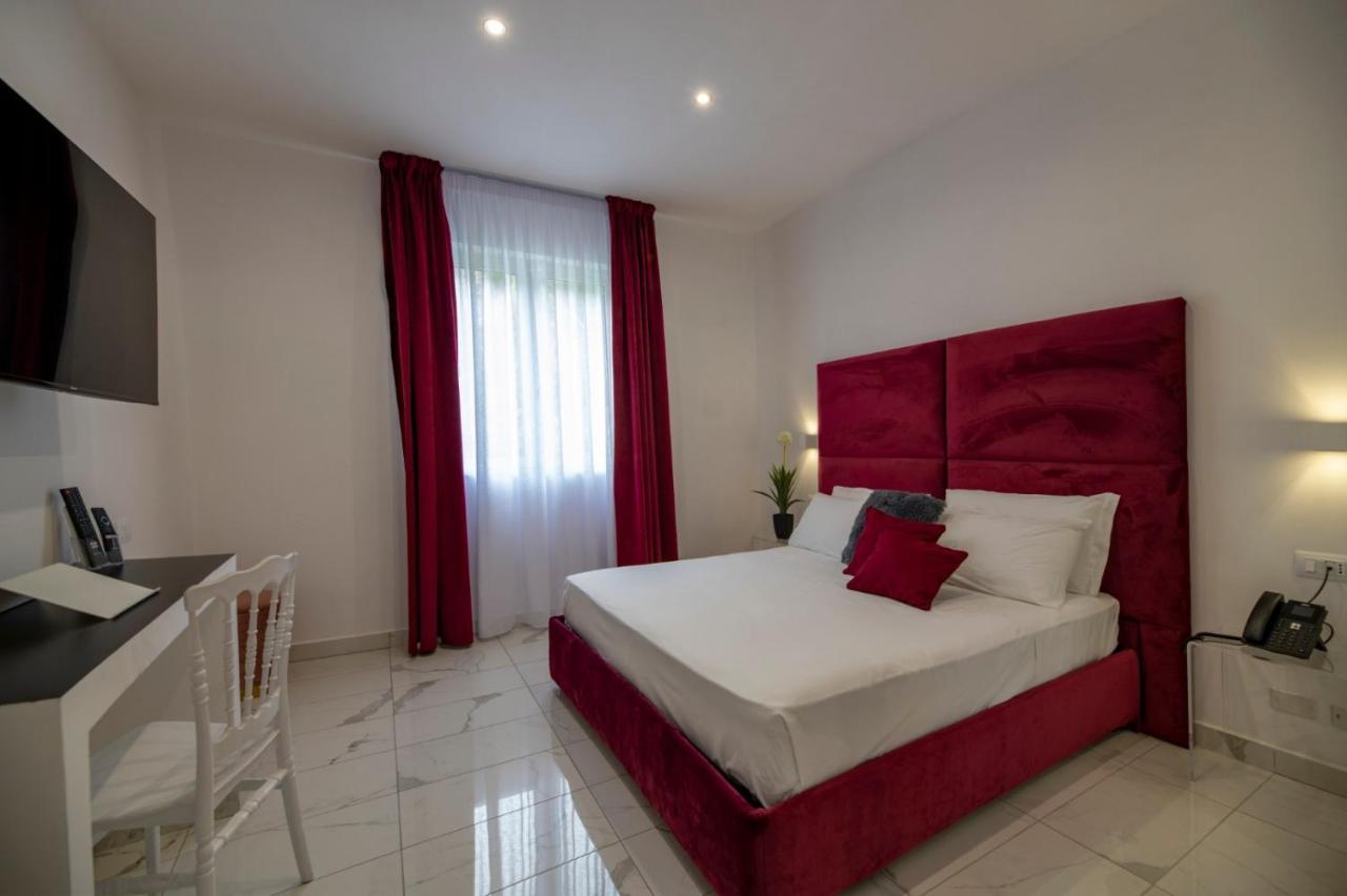 Grand Hotel Serapide ปอซซุออลี ภายนอก รูปภาพ